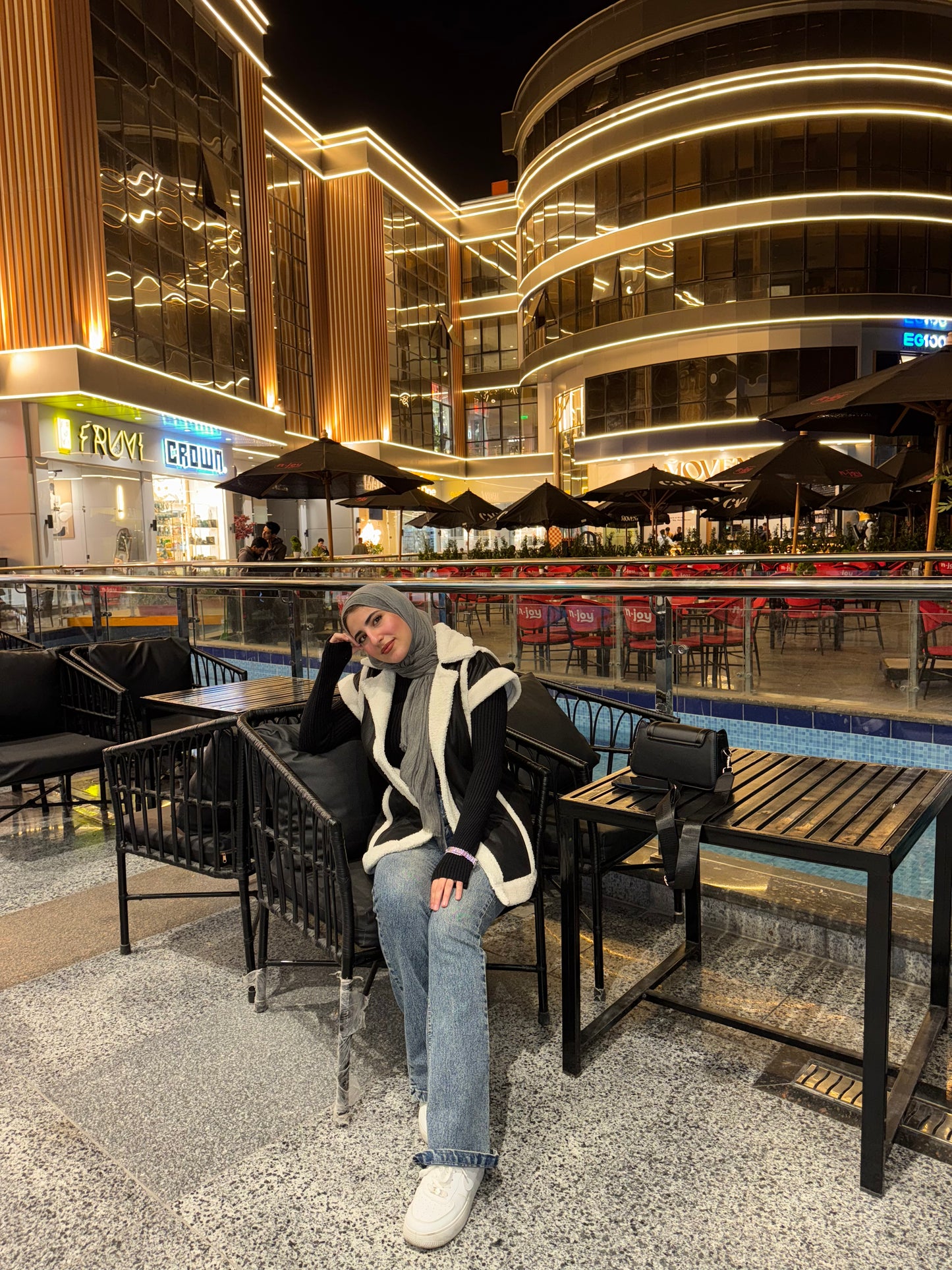 Fur jacket : ( Black)