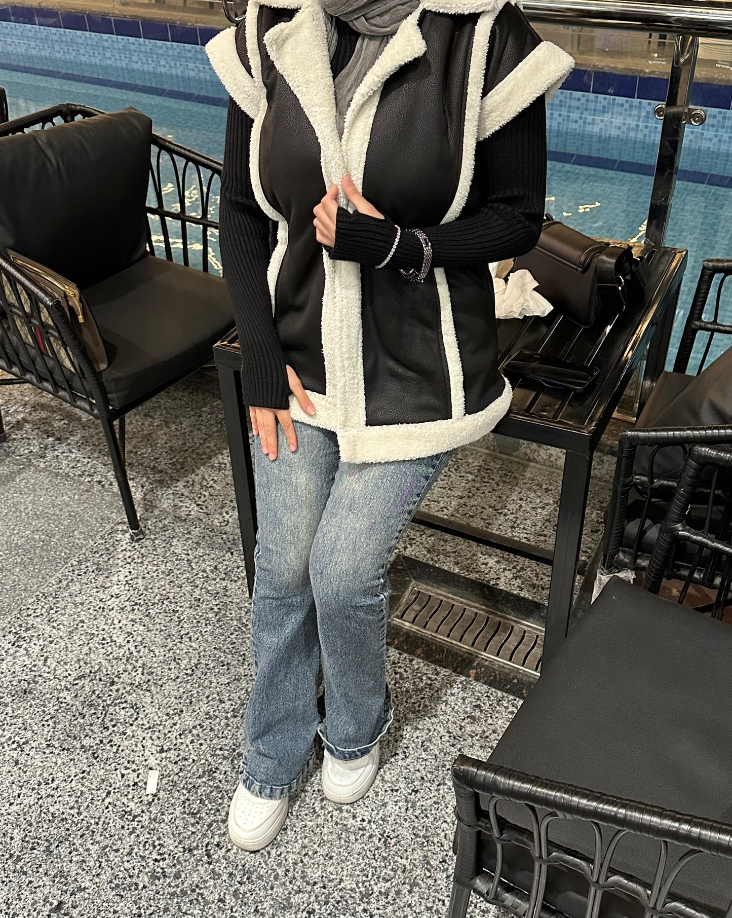 Fur jacket : ( Black)